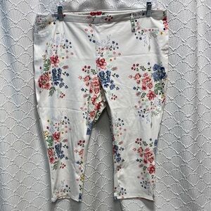 Terra & Sky size 2X White Floral Capri Pants stretch pull on comfy casual